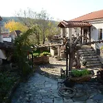 Giorgos' & Noula's In Village- Near Delphi * Desfina