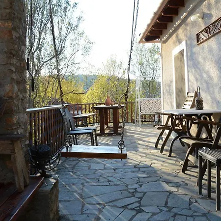 Giorgos' & Noula's In Village- Near Delphi Chalet Desfina