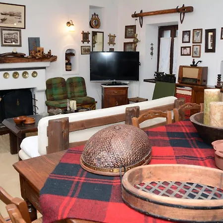 Giorgos' & Noula's In Village- Near Delphi Alpstuga *