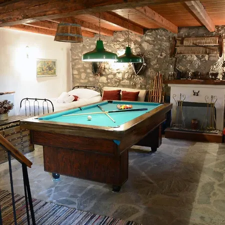 Giorgos' & Noula's In Village- Near Delphi Alpstuga