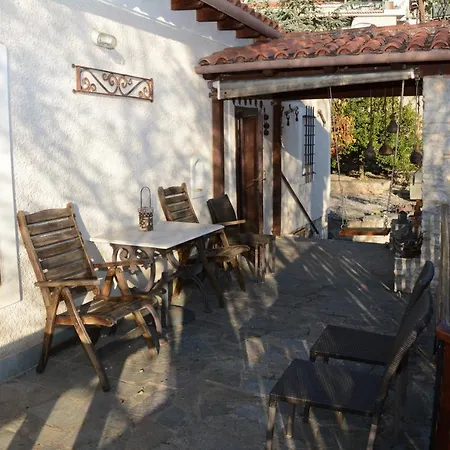 Giorgos' & Noula's In Village- Near Delphi *