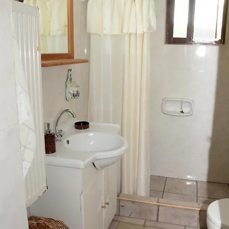 Giorgos' & Noula's In Village- Near Delphi * Desfina