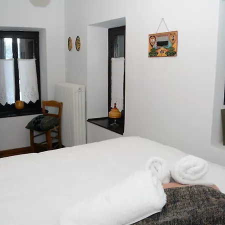 Giorgos' & Noula's In Village- Near Delphi Alpstuga Desfina