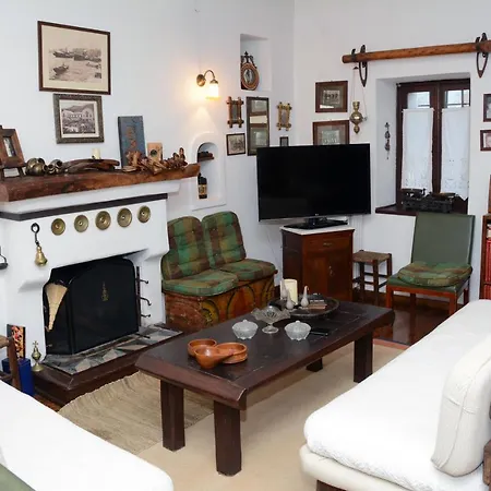 Giorgos' & Noula's In Village- Near Delphi Alpstuga *